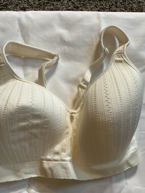 Breezies Cream Wireless Molded-Cup Bra